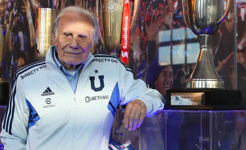 La U despidió al capitán del Ballet Azul, quien falleció a los 95 años. Foto: @udechile.