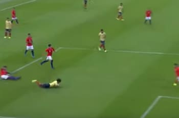 Se salvó Chile: El penal de Erick Pulgar contra Cuadrado que el árbitro no cobró