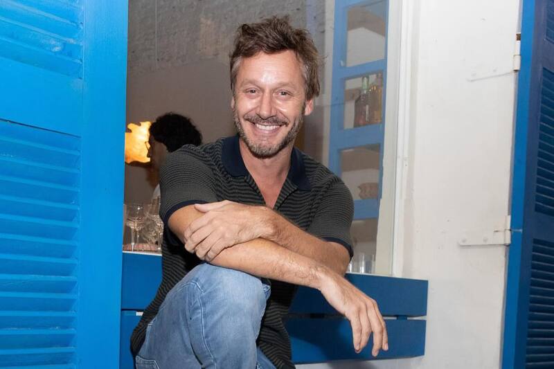 regresa al teatro con excéntrico personaje