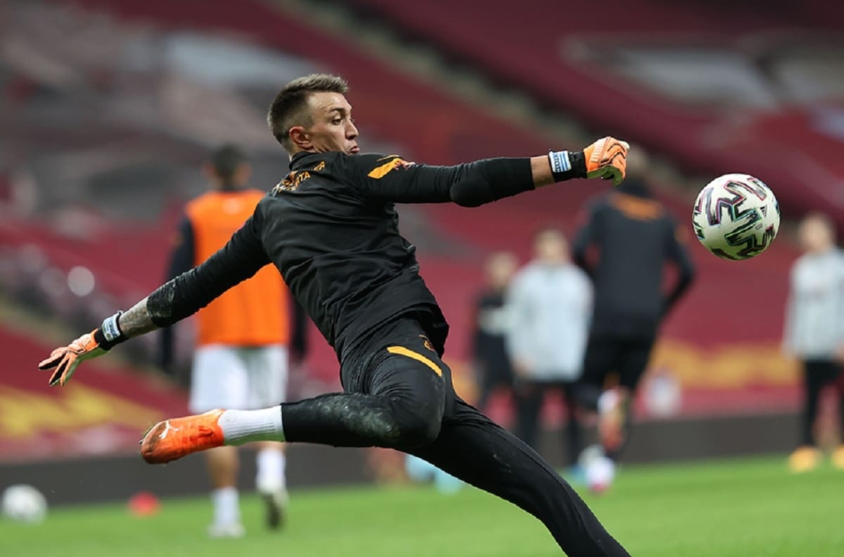 Fernando Muslera retornó a las canchas luego de seis meses en la goleada 6 a 1 del Galatasaray