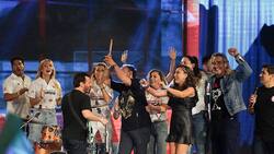 Con Rodrigo Sepúlveda y Ángeles Araya: La inesperada "Banda de Periodistas" causó furor en el escenario de la Teletón