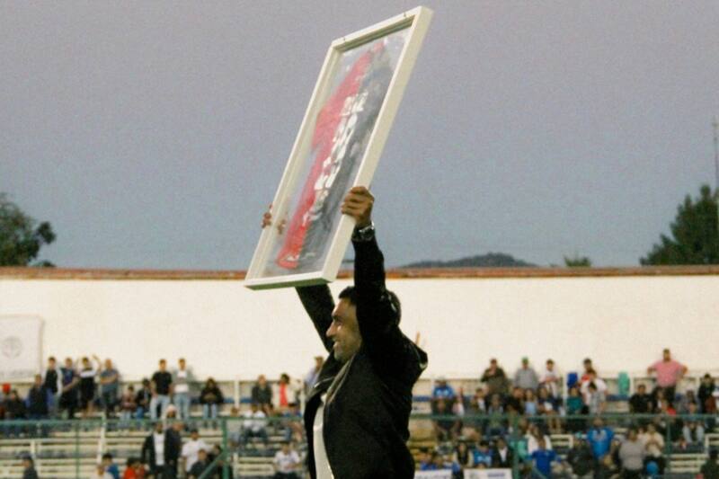 fue homenajeado en Deportes Santa Cruz.