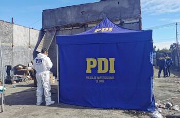 Homicidio en Colina: Vecinos encuentran cuerpo apuñalado cerca de una plaza de la comuna