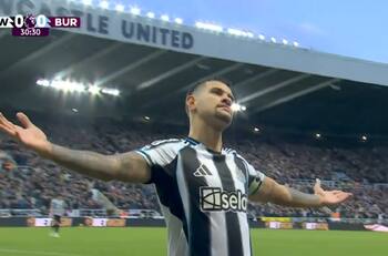 VIDEO | ¡Para cerrar el estadio! Espectacular gol olímpico en la Premier League