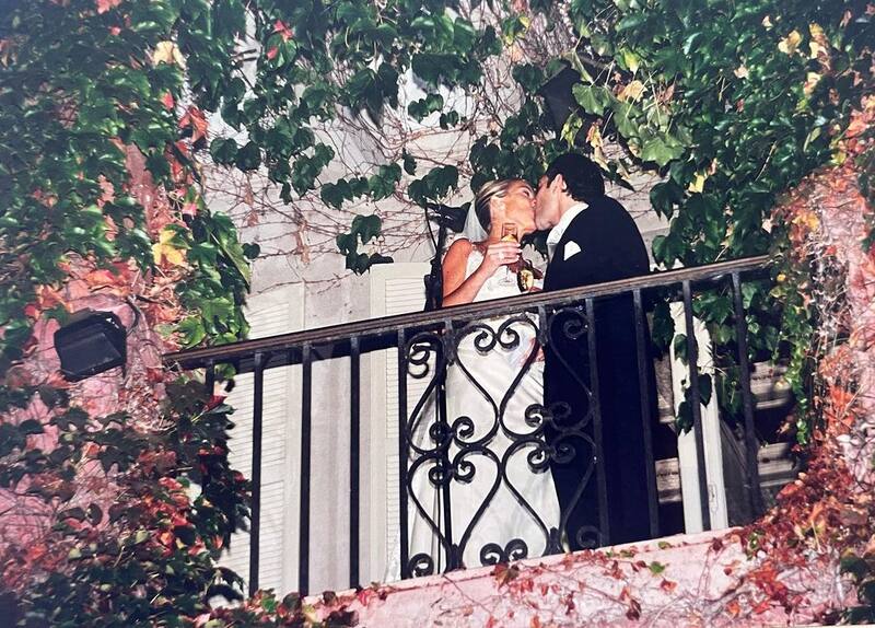 Jennifer Warner celebró 20 años junto a su pareja.