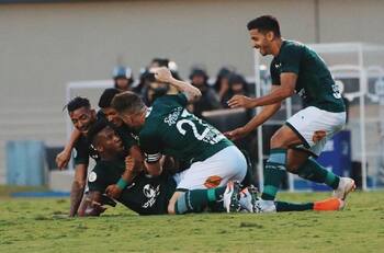 El golazo de Rafael Vaz en agónico triunfo de Goias sobre Internacional