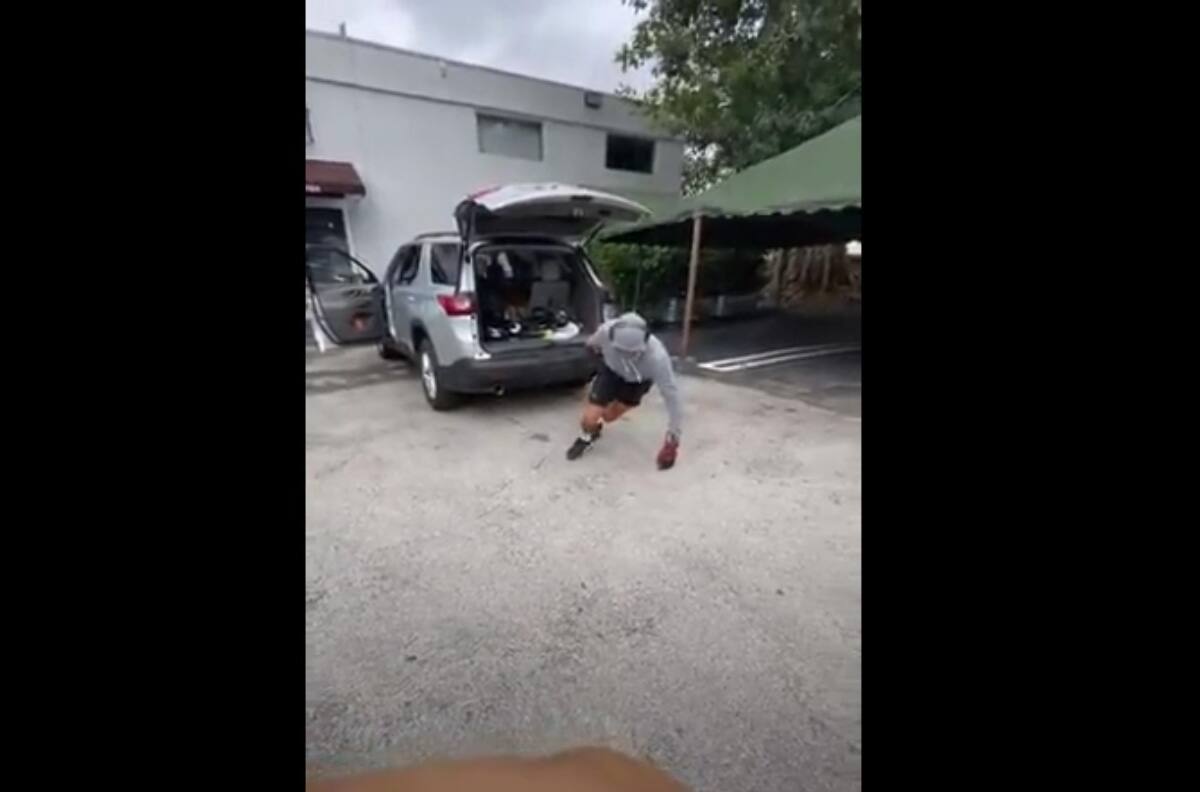 ¡Mueve un auto con el brazo! La dura pretemporada de Fernando Verdasco