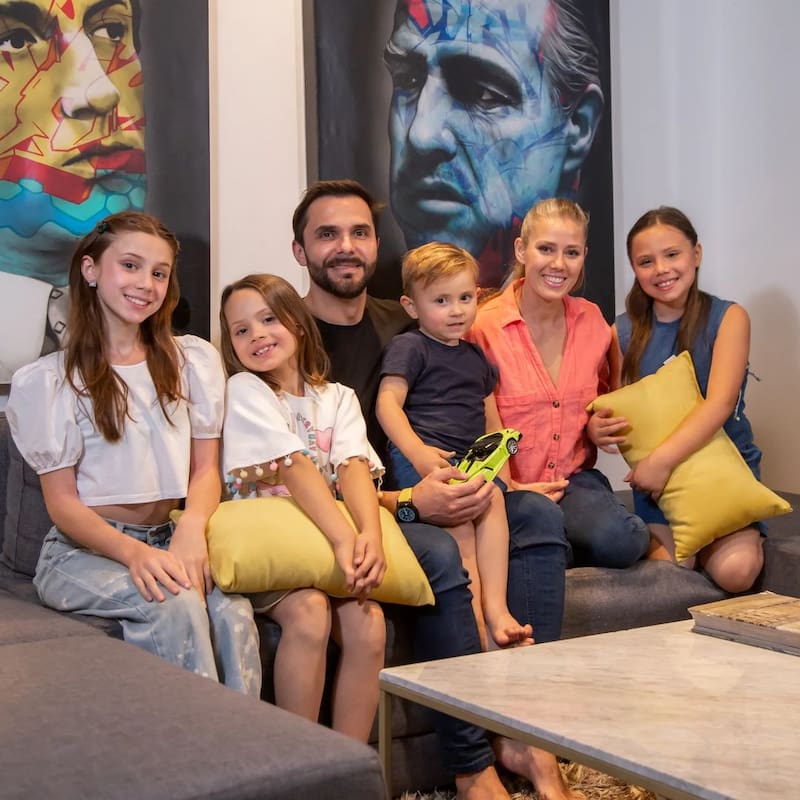 siempre aparecen en las redes sociales del ex "Protagonistas de la Fama".