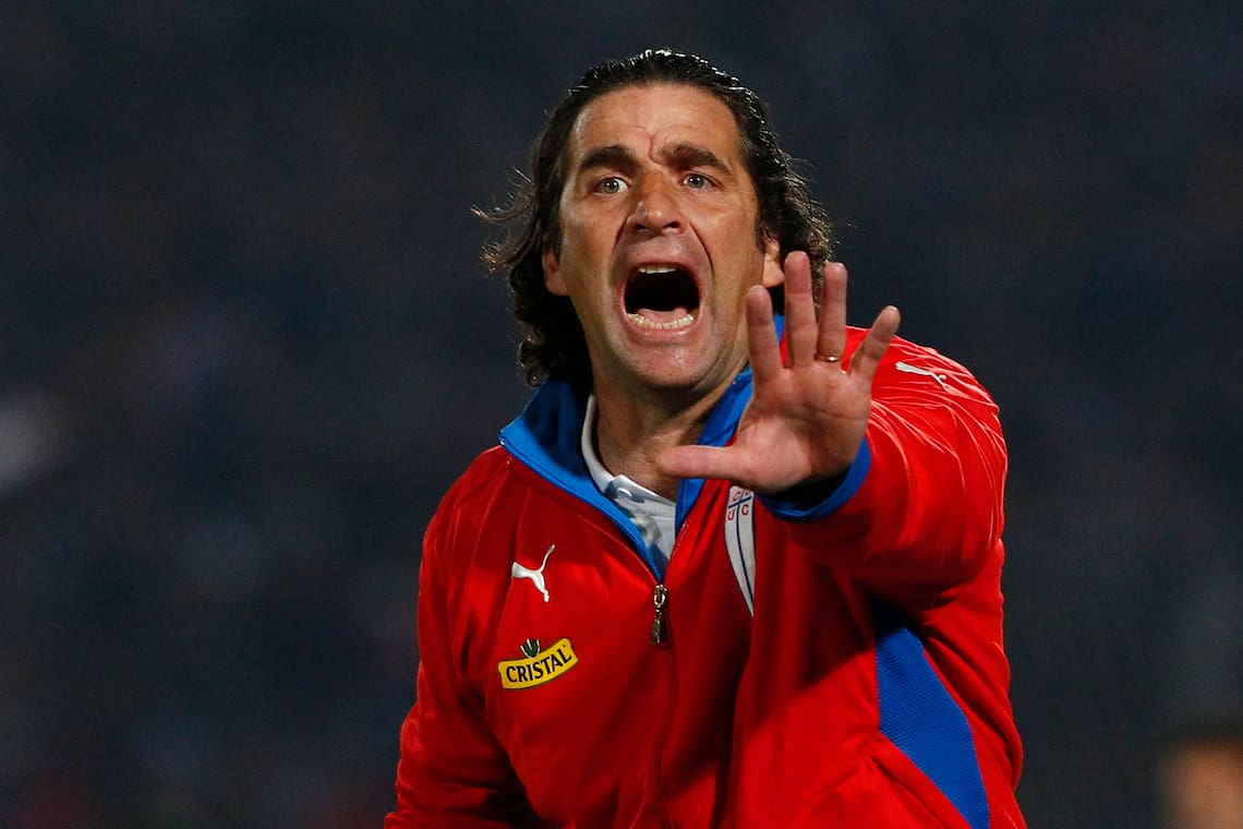 El entrenador argentino también dirigió a los cruzados en la Copa Libertadores 2011, donde llegaron a cuartos de final.