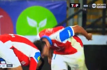 Tensión en la UC: Clemente Montes encaró a Matías Palavecino y le propinó un cabezazo