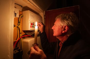 ¿Qué debe tener mi kit de emergencias en casa ante eventuales cortes de luz por lluvia?