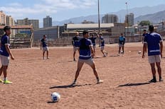 Bajaron al puntero de la B, pueden ascender y entrenaron en cancha de tierra: “No es castigo, es volver a las raíces”
