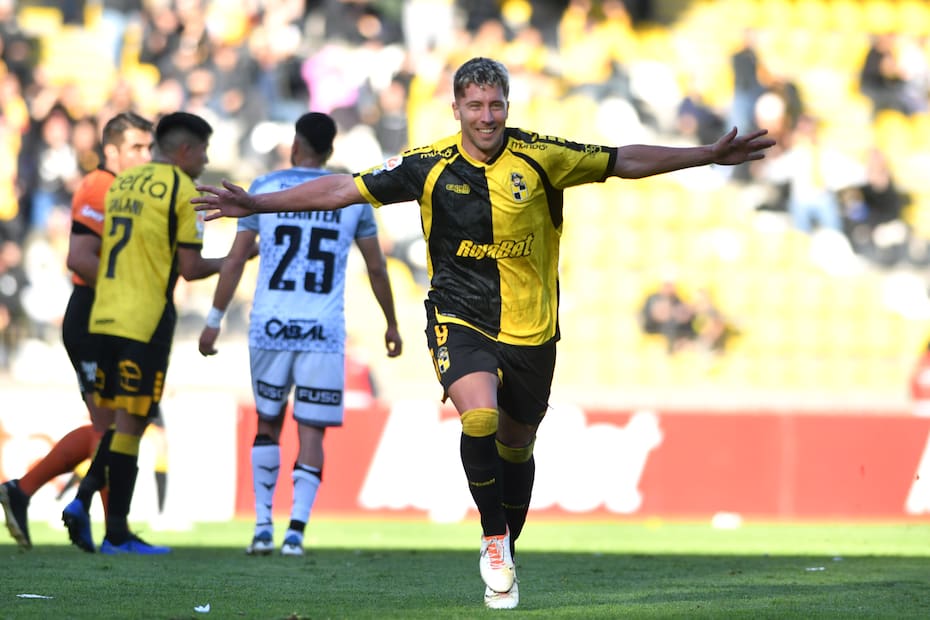 se vio favorecido por las decisiones arbitrales. Foto: Agencia Aton.