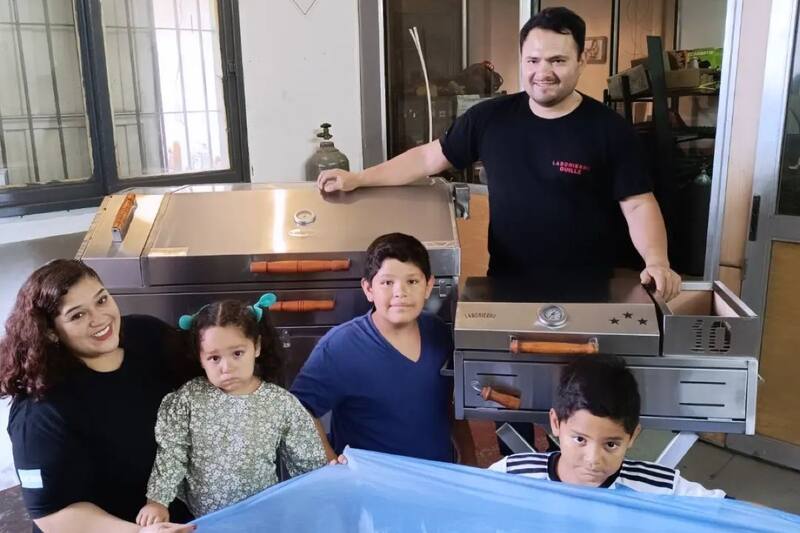 Las parrillas que Guillermo y sus trabajadores hicieron para Lionel Messi.