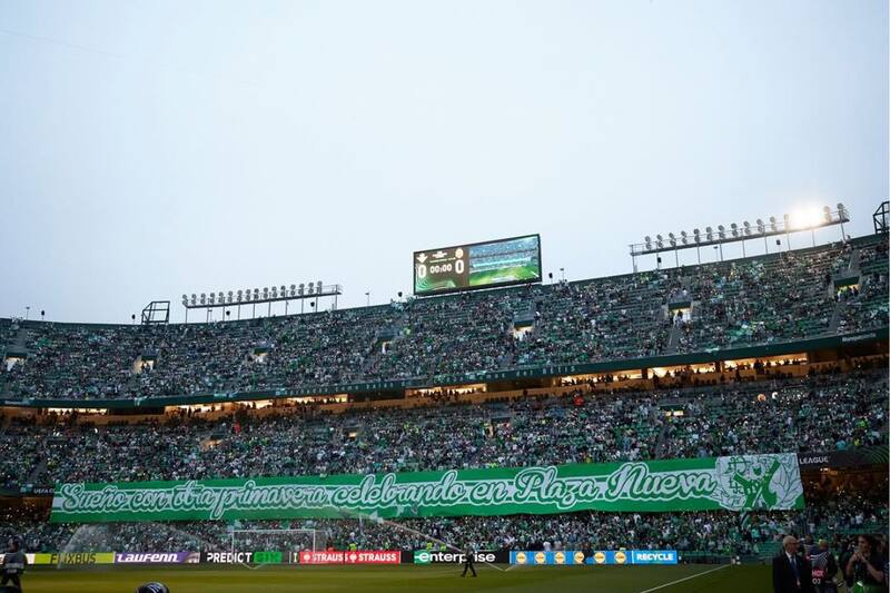 Aficionados del betis en el Benito Villamarín. Foto: EFE.