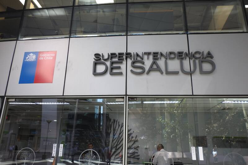 todavía evalúa la propuesta del plan de pago de una de las Isapres.