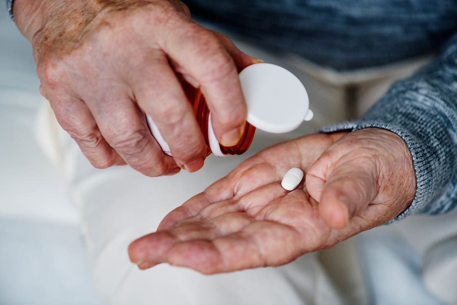 La cadena permite que adultos mayores obtengan rebajas en la compra de medicamentos genéricos.