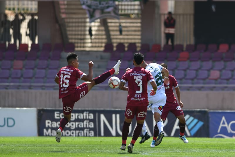 Martín Villarroel con la camiseta de Deportes La Serena.
