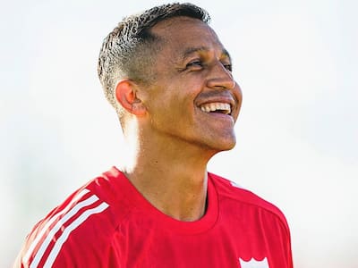 Con la 10 y tres personajes claves: el plan del Sevilla para hacer reír nuevamente a Alexis Sánchez