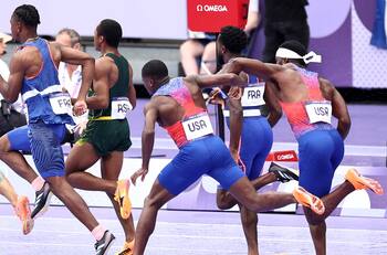 Desastre total para Noah Lyles en París 2024: no pudo correr la posta 4x100 y Estados Unidos no sacó medalla
