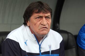 La UC de Gustavo Poyet igualó lamentable registro de Julio César Falcioni