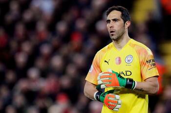 Las dos razones por las que Arsenal quiere a Claudio Bravo