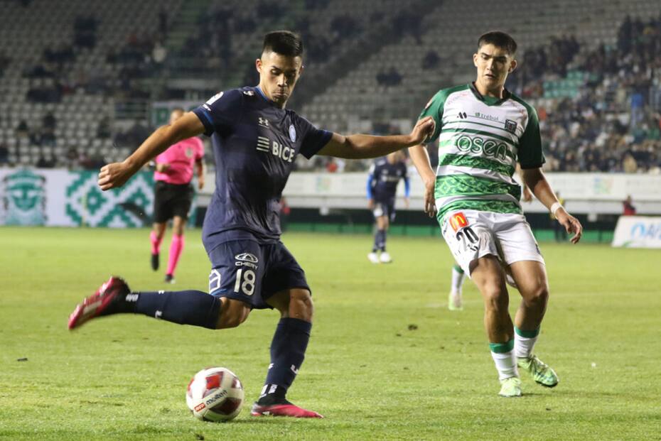 Alexander Aravena en el duelo amistoso de la UC ante Deportes Temuco. Foto: Aton.