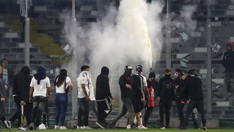 Arriesga descalificación: las sanciones que podría recibir Colo Colo por la invasión de hinchas