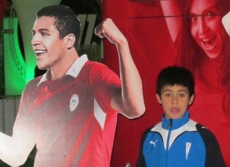 Alexander Aravena y su fanatismo por Alexis Sánchez. Foto: Cruzados.