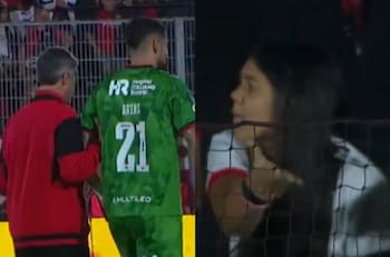 VIDEO | Jornada para el olvido de Gabriel Arias: se lesionó, salió reemplazado y lo pifiaron