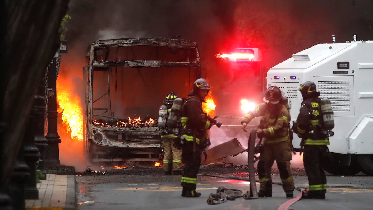 Buses quemados en Santiago.