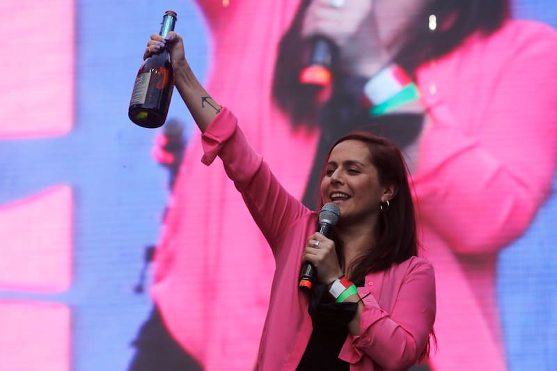 Revisa las fotos de los 10 años de amor de Natalia Valdebenito y Luciano Francino