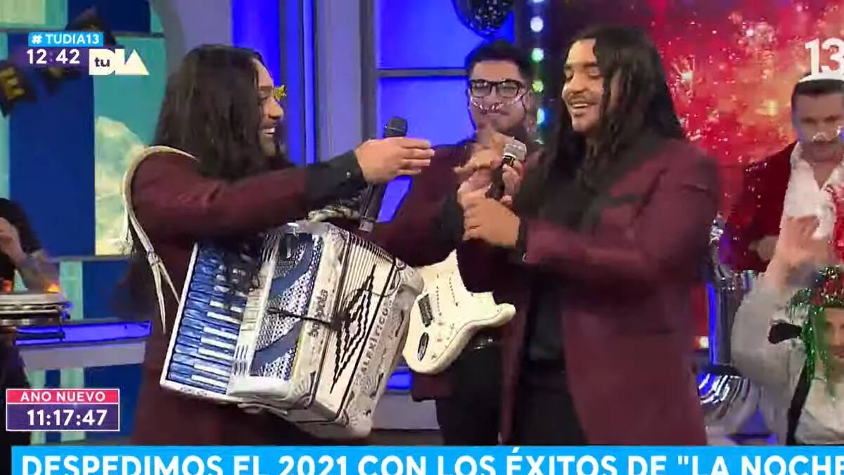 “No es un clon, no es un doble”: Alexítico presentó en vivo a su hijo, Gabriel, el nuevo vocalista de La Noche