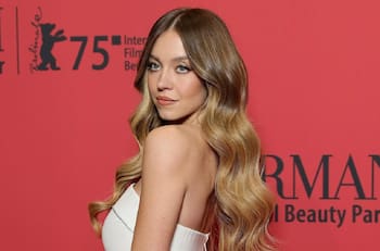 Futbolistas de la Premier League “bombardean” a Sydney Sweeney