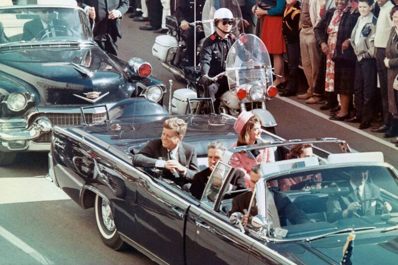 John F. Kennedy en la caravana de Dallas.