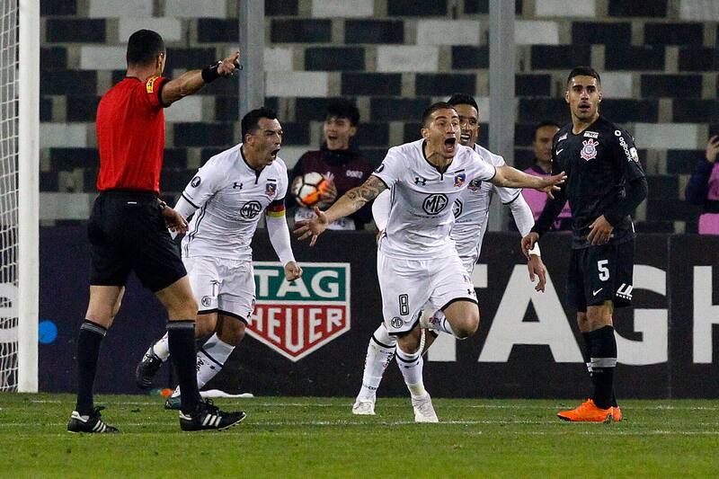 Carlos Carmona anotó el último tanto de Colo Colo por octavos de final en el Estadio Monumental. Foto: Agencia Aton