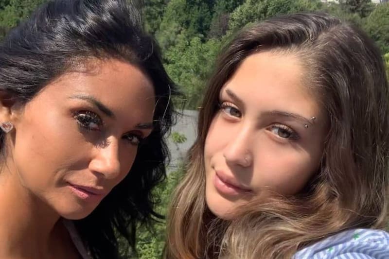 Pamela Díaz y Trinidad Neira juntas en nueva sesión de fotos