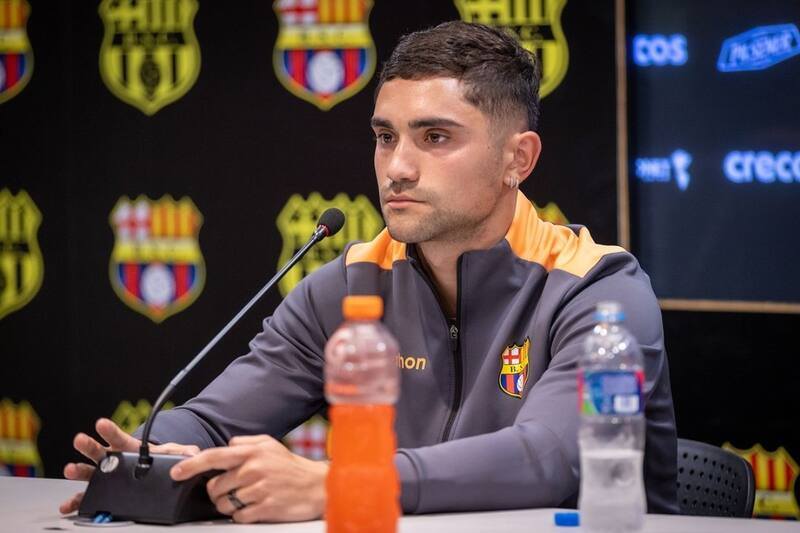 Nicolás Ramírez fue oficializado en Barcelona. Rechazó a la U y la UC.