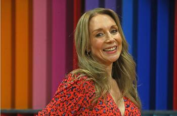 "Qué linda": Karen Doggenweiler deslumbra con su look en el estreno de su nuevo programa en TVN