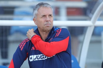 Gustavo Álvarez compite mano a mano con otro ex DT del fútbol chileno para dirigir a este grande de Argentina
