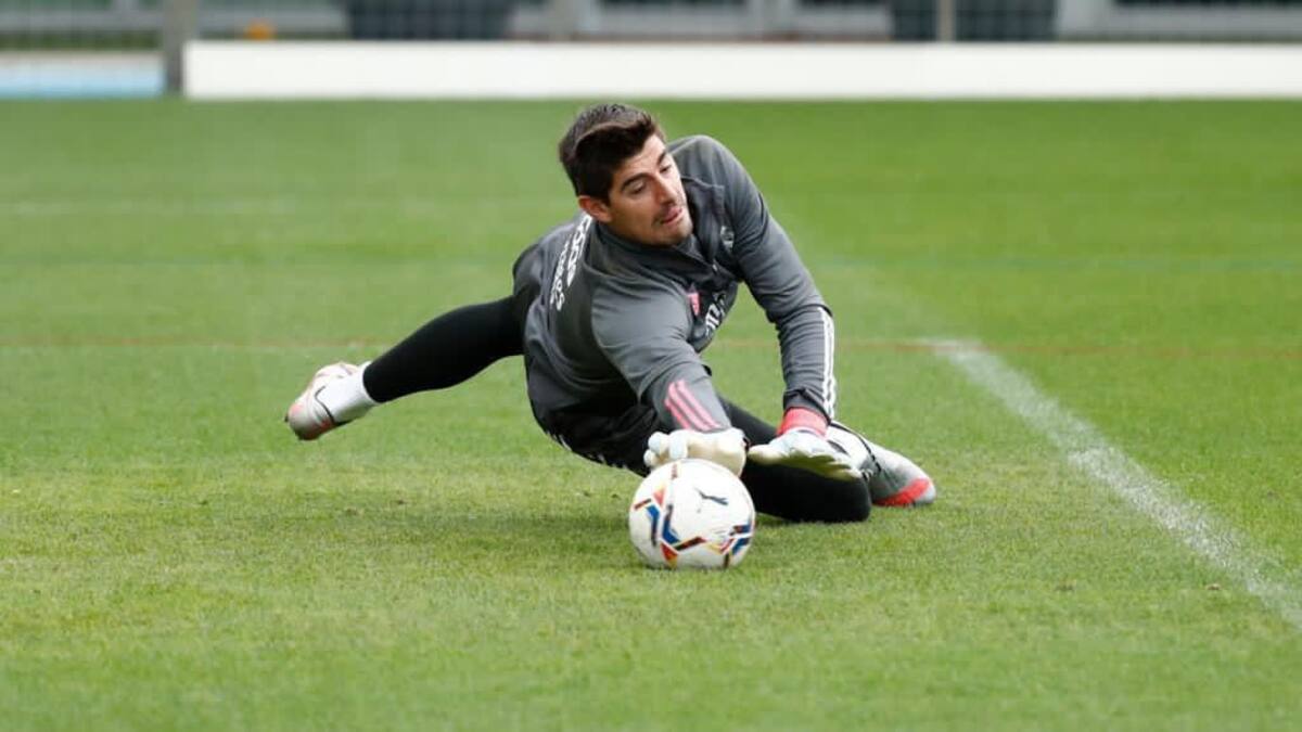 Thibaut Courtois desmiente a exdirectivo del Barcelona: "Nunca tuve acuerdo con el equipo"