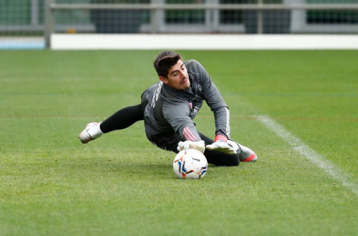 Thibaut Courtois desmiente a exdirectivo del Barcelona: "Nunca tuve acuerdo con el equipo"
