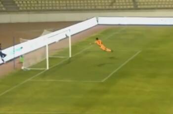 Desde atrás de la mitad de cancha: Golazo en la liga de Uzbekistán