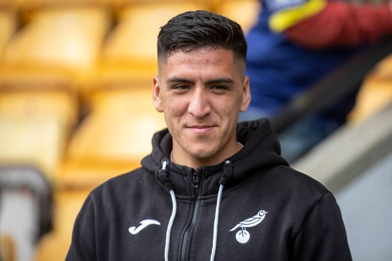 mostró en sociedad la nueva camiseta del Norwich City.