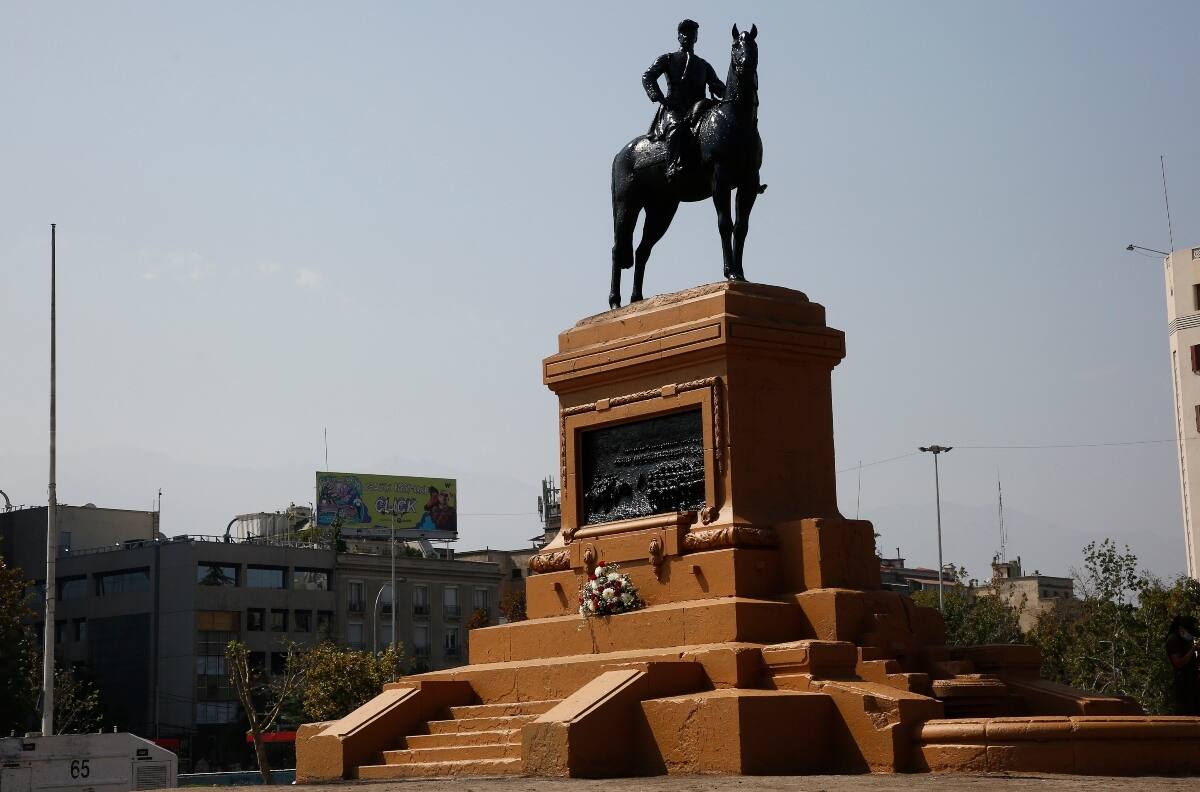 Enterrar la estatua a Baquedano: La particular propuesta de candidato a concejal por Providencia