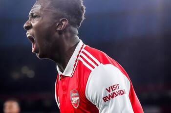 VIDEO| ¡Más líderes que nunca! El agónico gol que le dio el triunfo a Arsenal sobre Manchester United