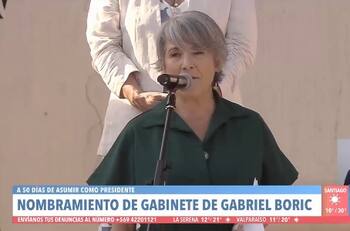 "Las mujeres somos mayoría y se lo agradecemos": Paulina García se lleva aplausos como maestra de ceremonia en nombramiento de ministros de presidente electo Gabriel Boric