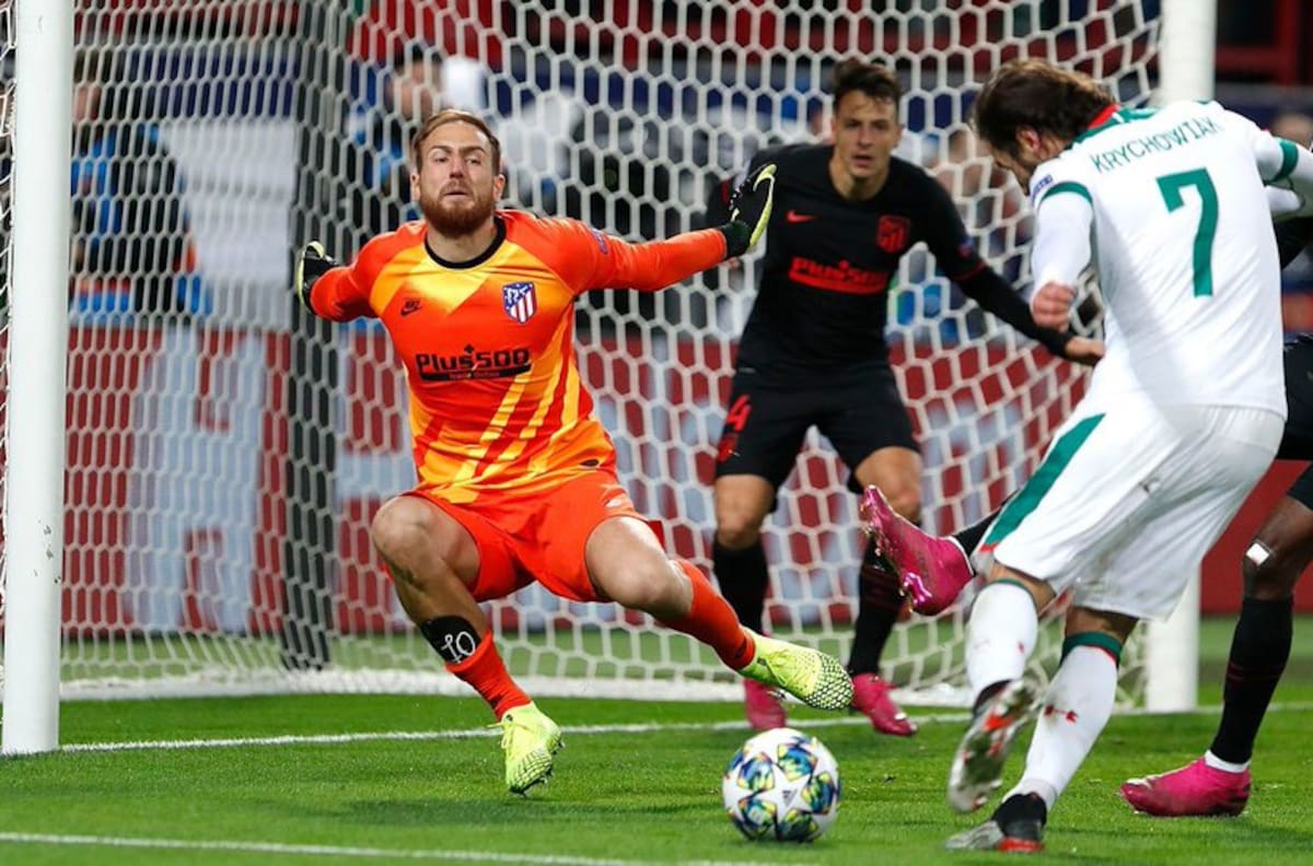 La tremenda atajada de Oblak ante el Lokomotiv por la Champions League