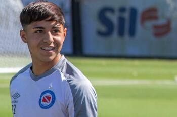 Mateo Maldonado, la promesa que la U quiso nacionalizar y ahora brilla en el club de Diego Maradona: “Quedó algo pendiente”