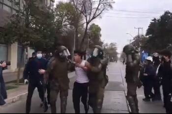 VIDEOS | Parada Militar: Manifestantes se enfrentan con Carabineros alrededor del Parque O'Higgins
